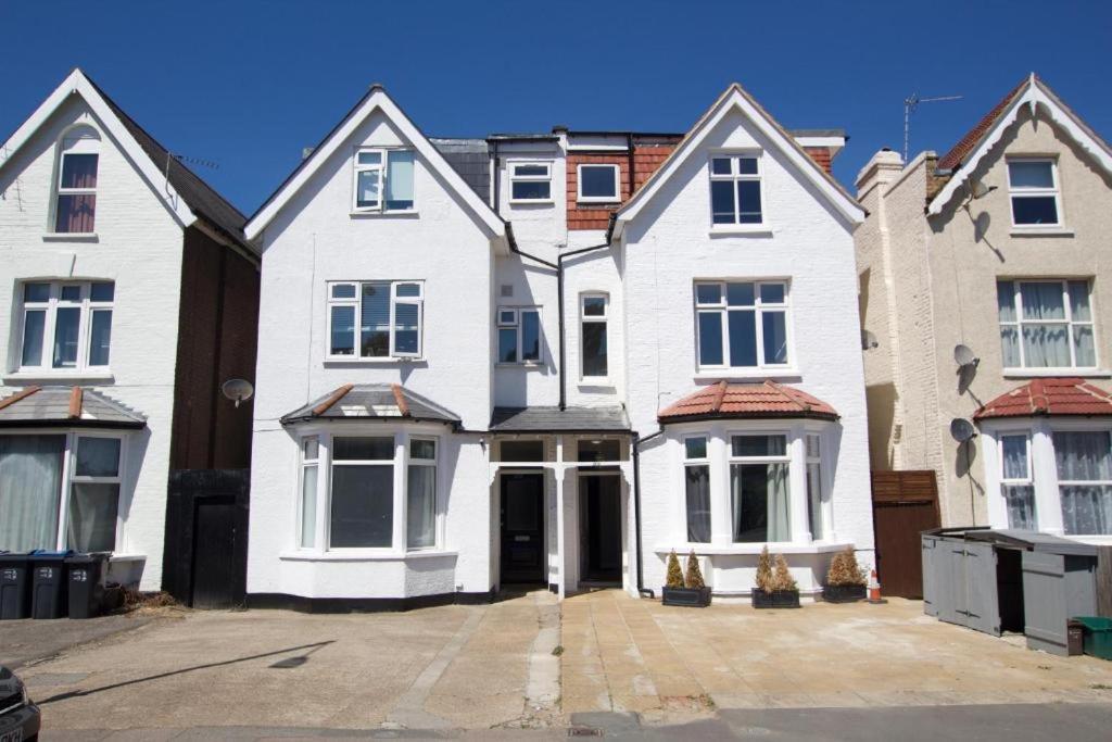Splendid 2 Bed Flat With Private Terrace In Wimbledon - 2 The Queens Apartment ลอนดอน ภายนอก รูปภาพ
