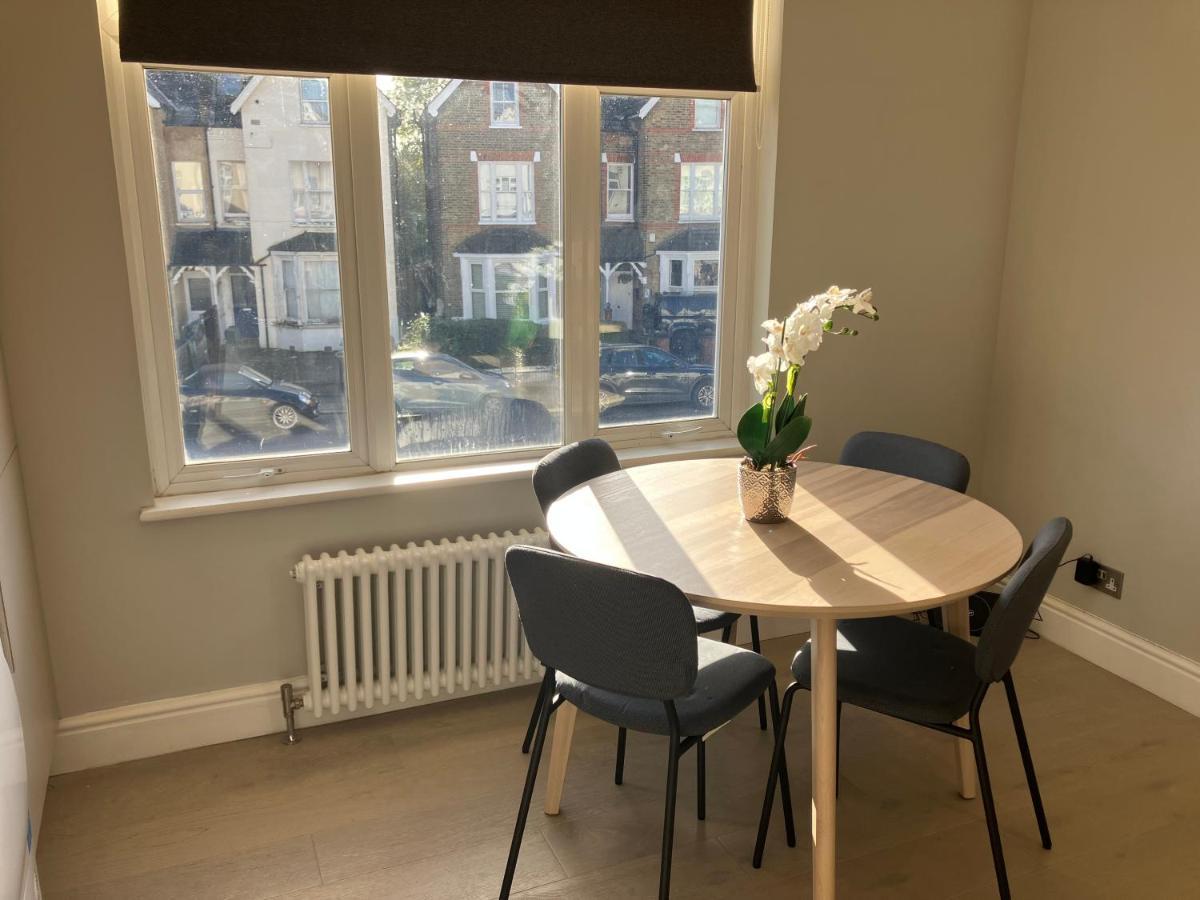 Splendid 2 Bed Flat With Private Terrace In Wimbledon - 2 The Queens Apartment ลอนดอน ภายนอก รูปภาพ